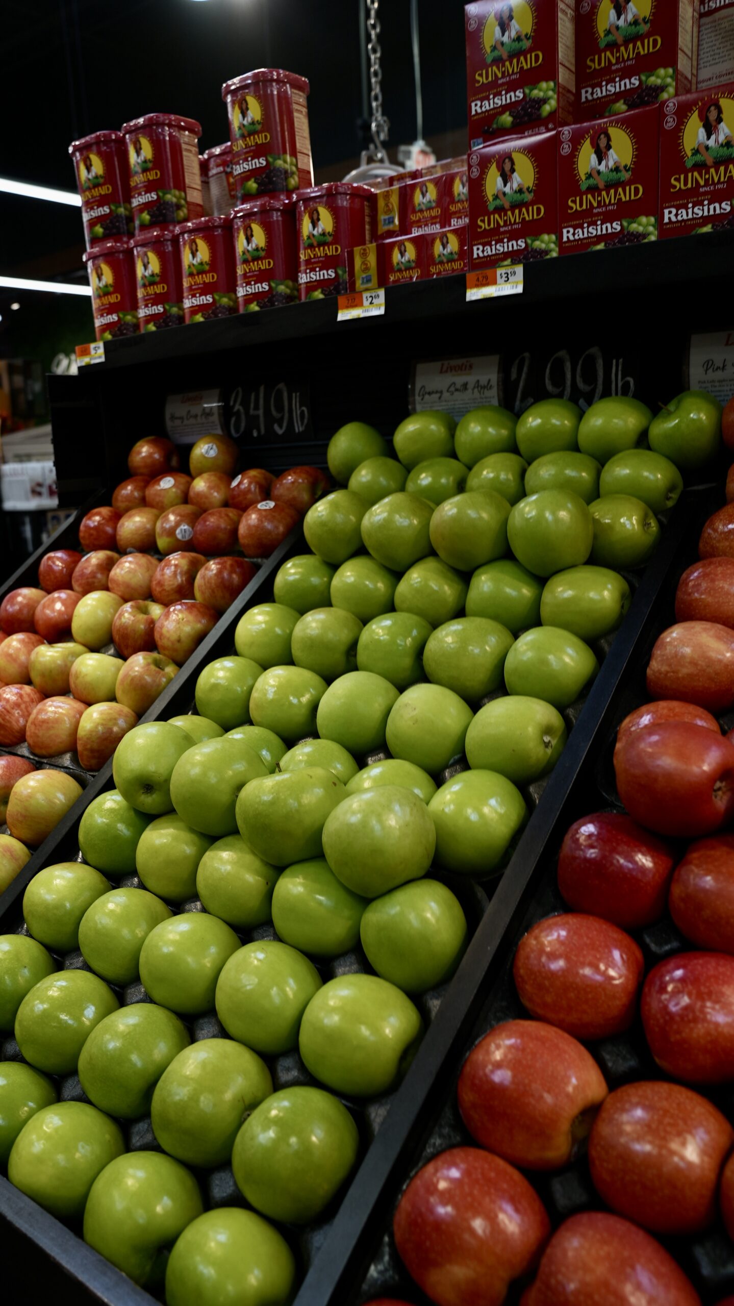 Livoti's Farm Fresh Produce Apple Selection